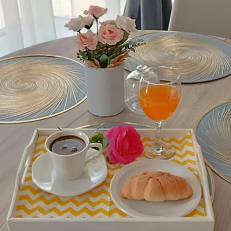 Golden Roses Apartment