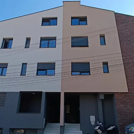 Golden Roses 아파트 *